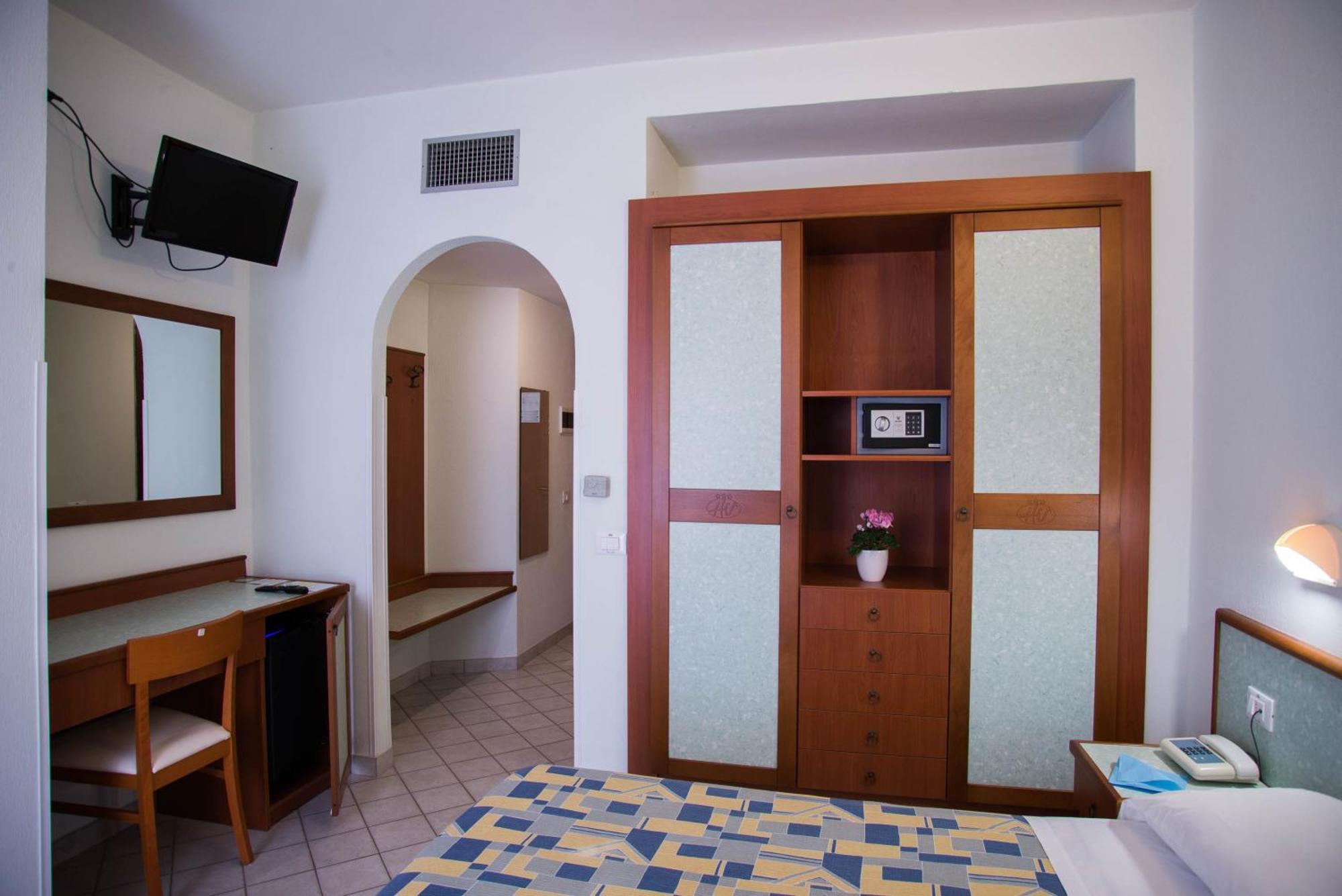 Hotel Gli Ulivi Soverato Marina Room photo