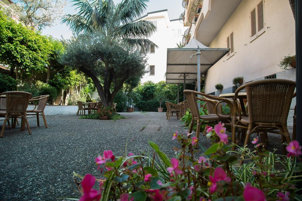 Hotel Gli Ulivi Soverato Marina Exterior photo