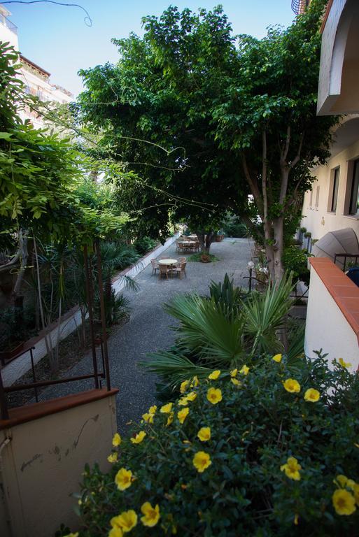 Hotel Gli Ulivi Soverato Marina Exterior photo