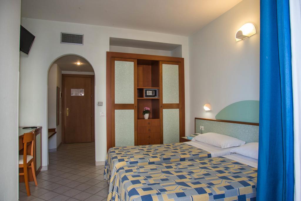 Hotel Gli Ulivi Soverato Marina Exterior photo