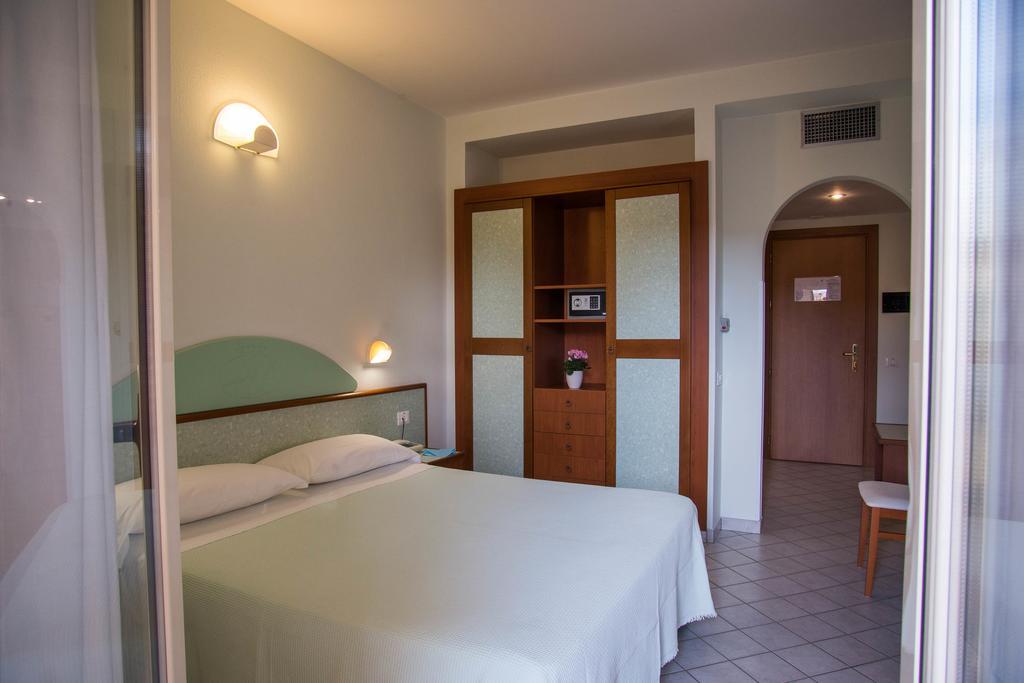 Hotel Gli Ulivi Soverato Marina Exterior photo
