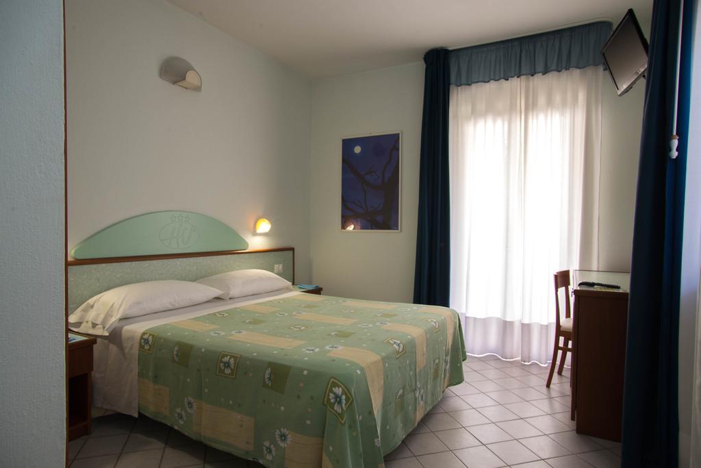 Hotel Gli Ulivi Soverato Marina Exterior photo