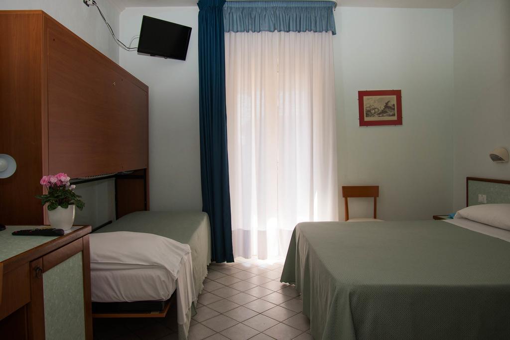 Hotel Gli Ulivi Soverato Marina Exterior photo
