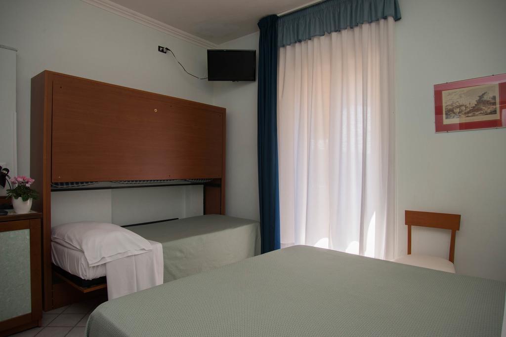 Hotel Gli Ulivi Soverato Marina Exterior photo