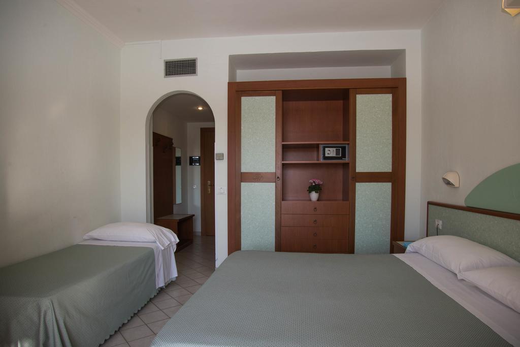 Hotel Gli Ulivi Soverato Marina Exterior photo