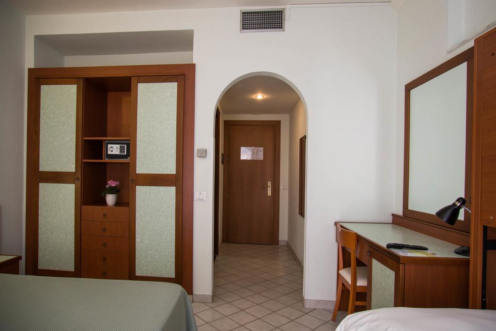 Hotel Gli Ulivi Soverato Marina Exterior photo