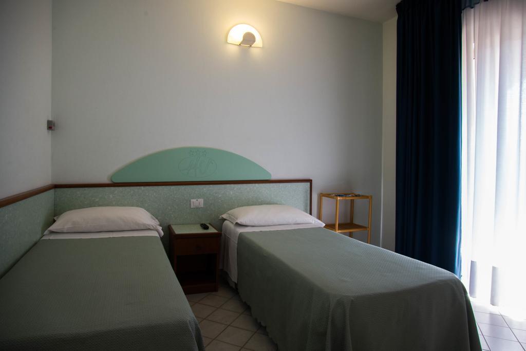 Hotel Gli Ulivi Soverato Marina Exterior photo