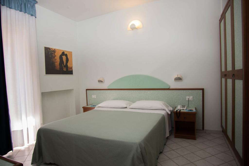 Hotel Gli Ulivi Soverato Marina Exterior photo