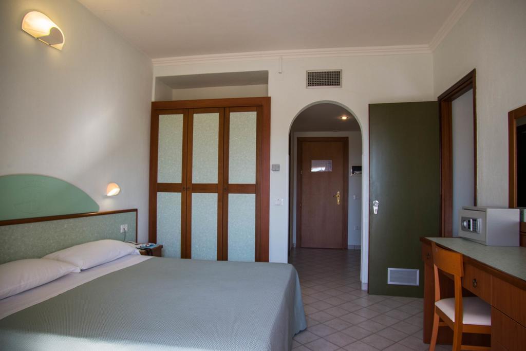 Hotel Gli Ulivi Soverato Marina Exterior photo