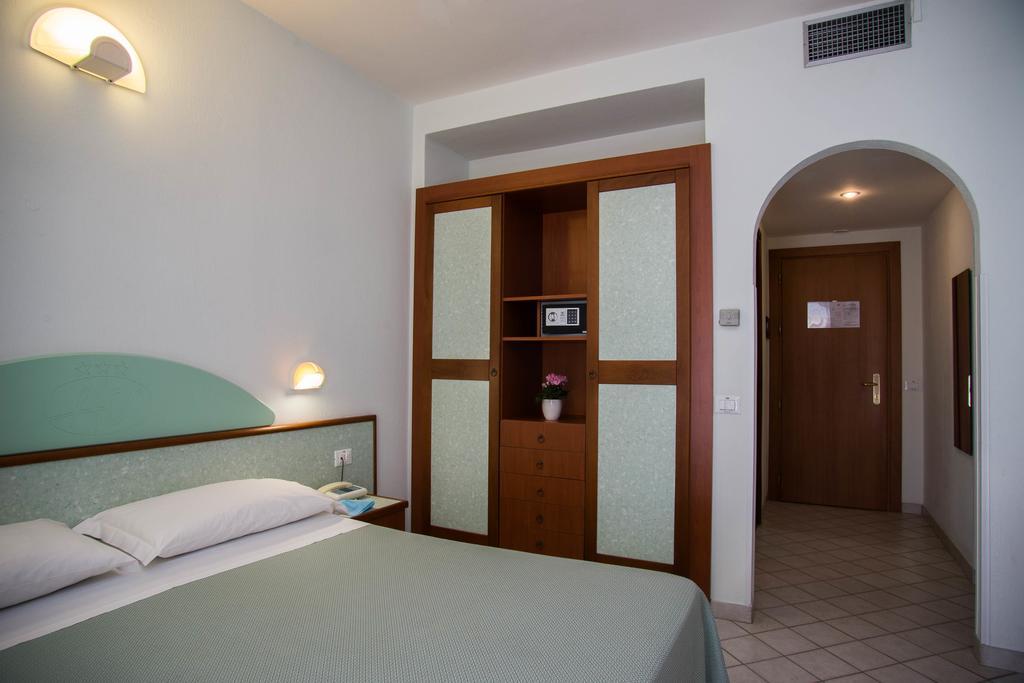 Hotel Gli Ulivi Soverato Marina Exterior photo