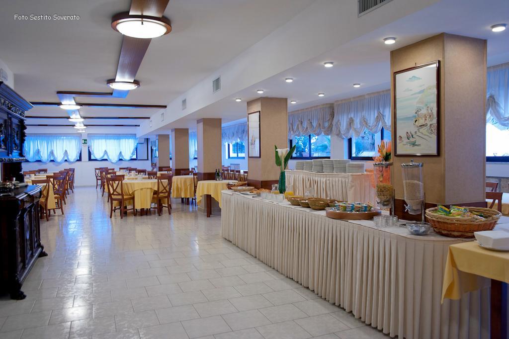 Hotel Gli Ulivi Soverato Marina Exterior photo